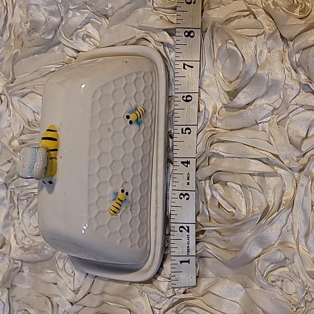 Bee Honeycomb Ceramic Butter Dish With Lid - Farmhouse Decor - Picture 8 of 11